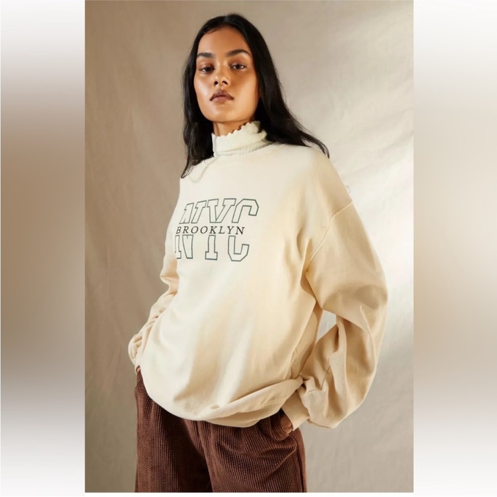 Urban Outfitters M Cream NYC Brooklyn Pullover crew neck Sweater Sweatshirt